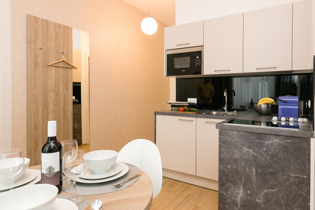 Castellez 1020 Apartment