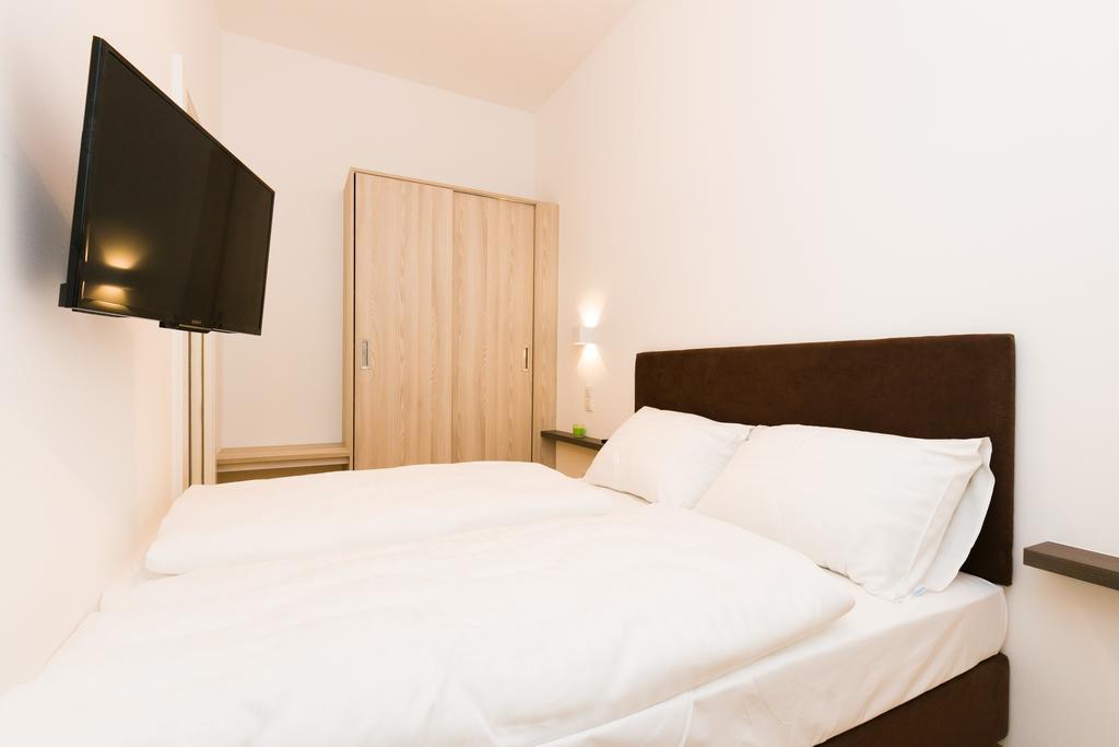 Castellez 1020 Apartment *